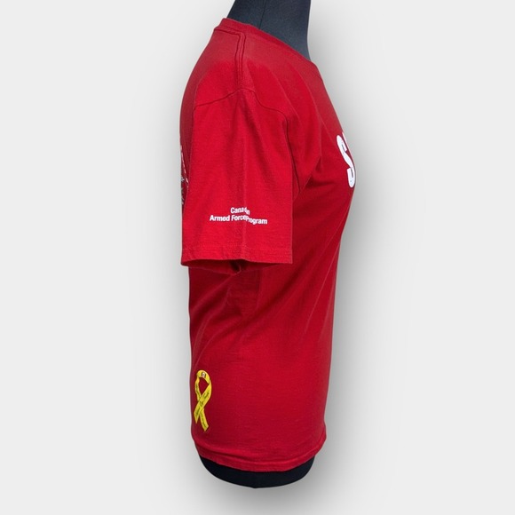 Soldier On Canadian Armed Forces Red T-Shirt Fruit of the Loom Small CAF - Picture 2 of 8